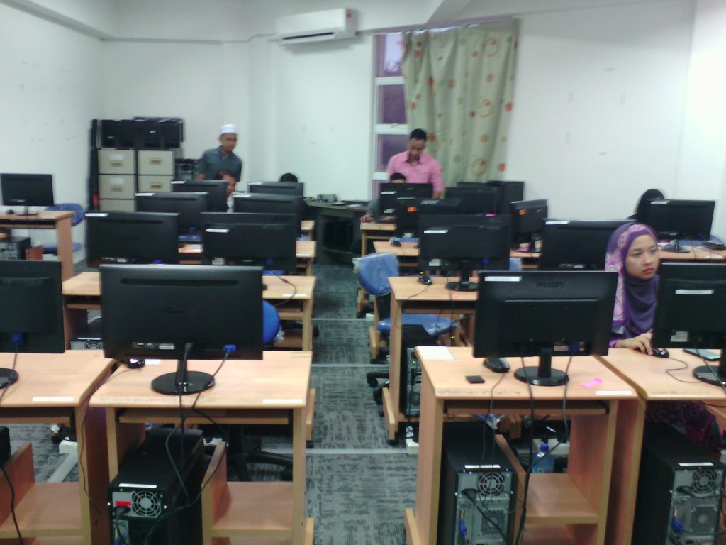 Makmal Computer Makmal Komputer | KKYT | Kolej Kemahiran Yayasan Terengganu